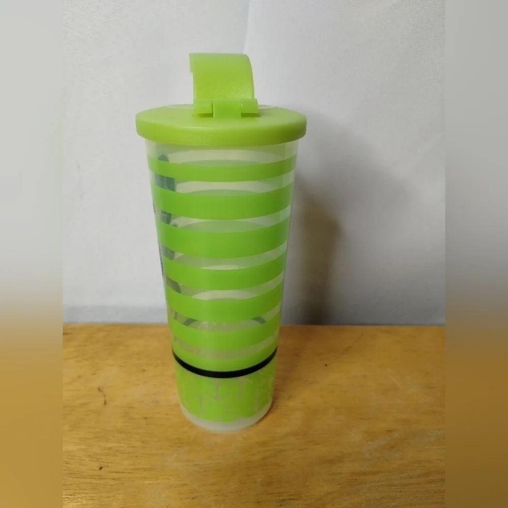 New green Tupperware 16 oz nautical seahorse tumbler with lid